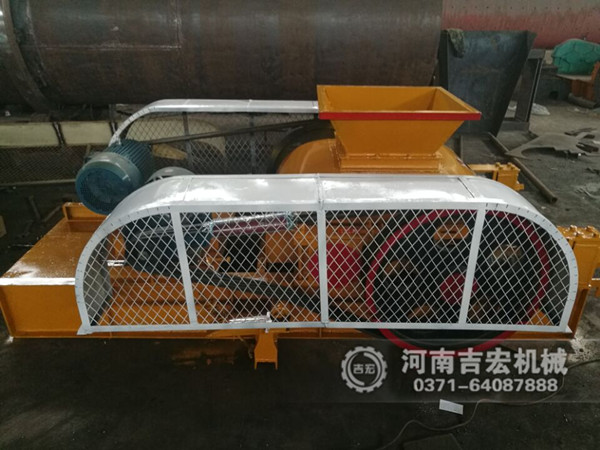 400×500雙齒輥破碎機(jī)發(fā)往廣東_破碎煤矸石